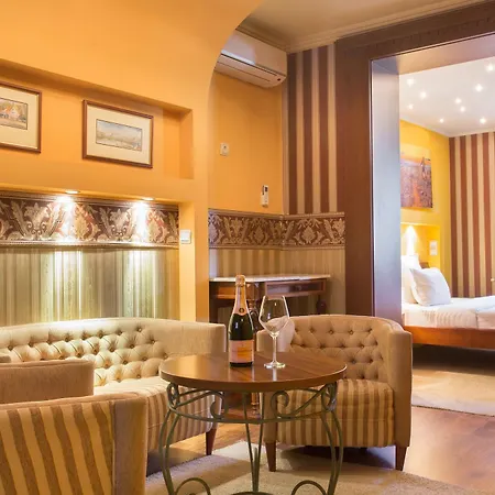 Garni Garson-lux Ns מלון