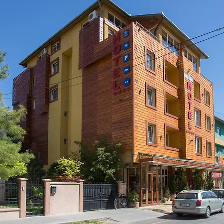 Garni Garson-lux Ns מלון