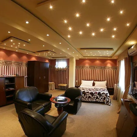 Garni Garson-lux Ns מלון